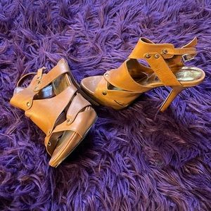 Bakers heels size 7. Good condition. Goes well with everything!